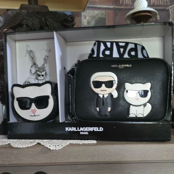 Karl Lagerfeld Handbags - Karl Lagerfeld Black Camera Bag & Cat Keychain Set - Black & White Gift Set ❤️